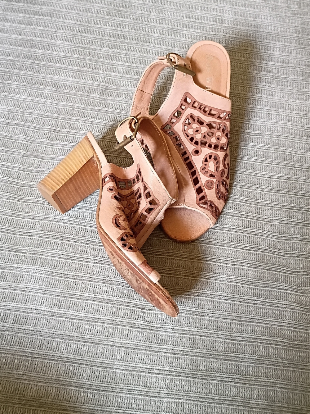 Ron White Italian Leather Laser Cut Block Heel Sandals Nude Tan Size 38 US 7.5